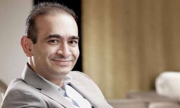 नीरव मोदी के बाद चौकसी के गीतांजलि ग्रुप पर भी छापे, PNB के 8 और कर्मचारी निलंबित