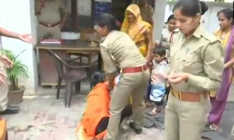 लखनऊ में बीजेपी विधायक पर रेप का आरोप, सीएम आवास के बाहर आत्‍महत्‍या की कोशिश