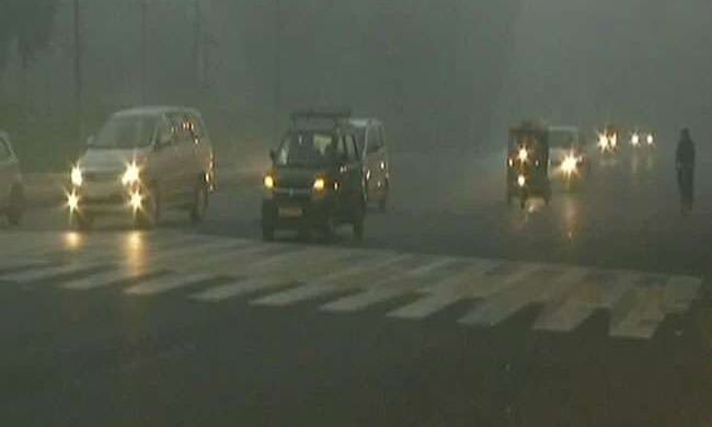 सर्दी से सहमी दिल्ली, टूटा तीन साल का रिकॉर्ड, कई फ्लाइट लेट