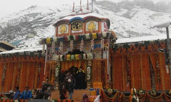 बद्रीनाथ यात्रा पर बरसी खतरों की बारिश, तत्काल रोकी गई यात्रा