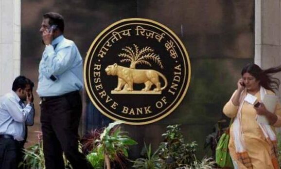 फिर बढ़ेगी EMI, RBI बढ़ा सकता है ब्याज दरें!