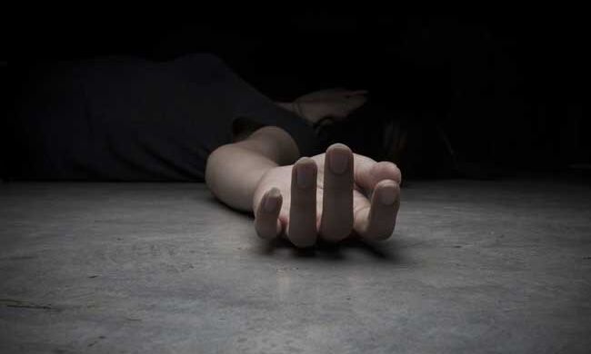 13 साल की बेटी ने कर दिया ऐसा कांड, पिता ने जहर खाकर दे दी जान