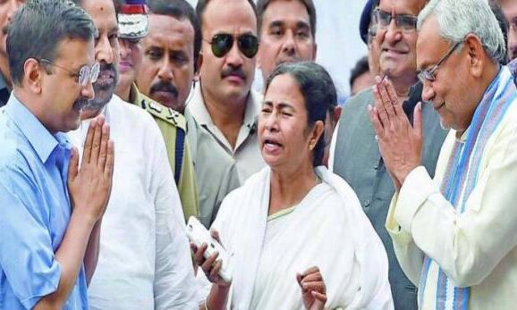 19 राज्यों में BJP सरकार, लेकिन लोकप्रियता के शीर्ष पर कोई CM नहीं