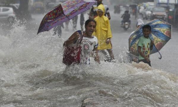 21 राज्यों पर भारी बारिश का कहर, NDRF के 4500 जवान तैनात
