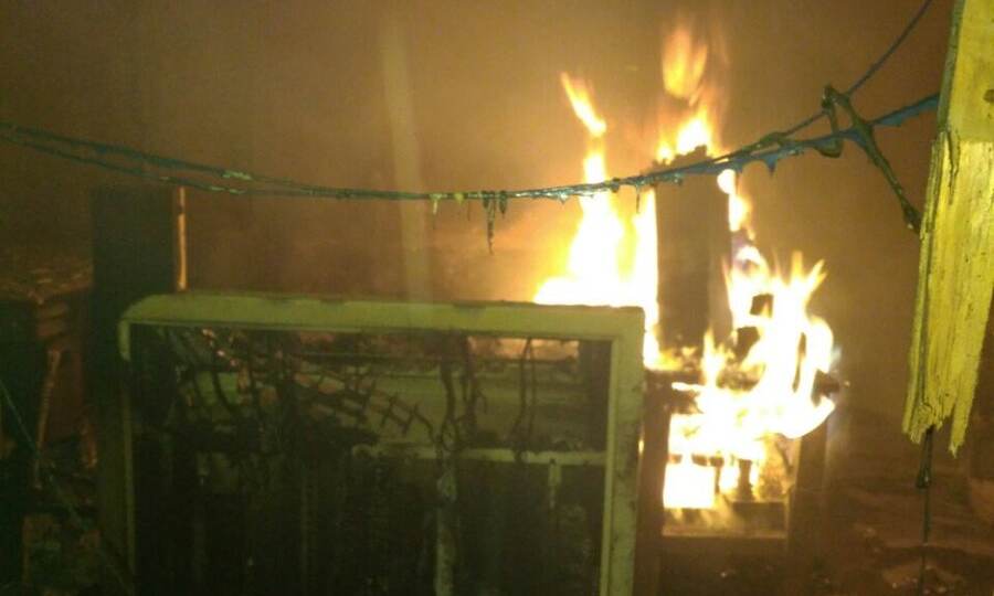 नक्सलियों ने स्टेशन फूंका, दो रेलकर्मियों को किया अगवा