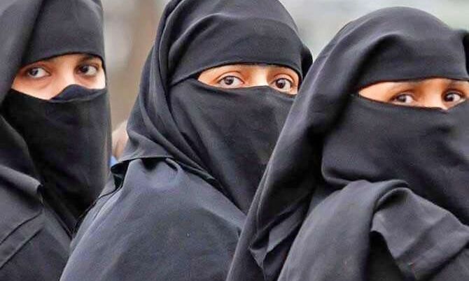 लोकसभा में आज पेश होगा तीन तलाक विधेयक, सरकार और विपक्ष आमने-सामने