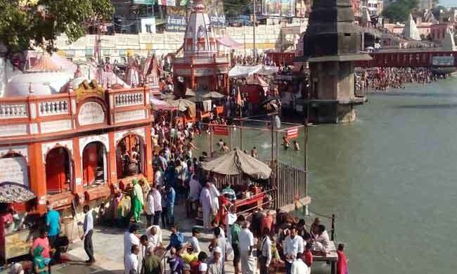 गंगा सप्तमी पर श्रद्धालुओं ने हरिद्वार की हरकी पैड़ी में लगाई आस्था की डुबकी