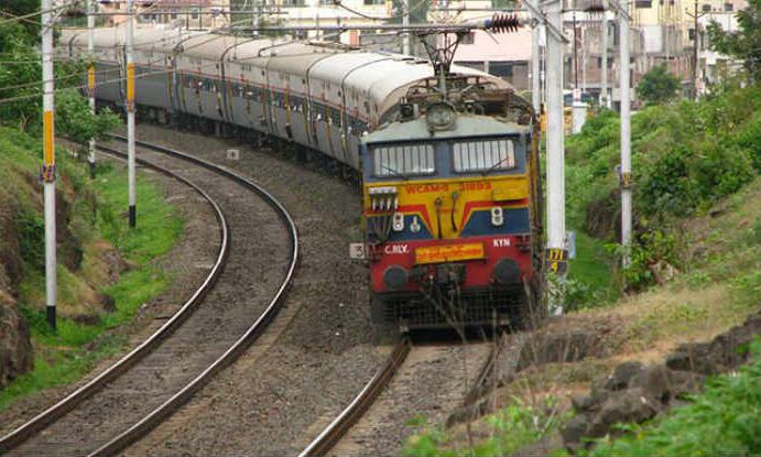 रेलवे की 90 हजार वैकेंसीः 2 करोड़ उम्मीदवारों के लिए बुरी खबर...