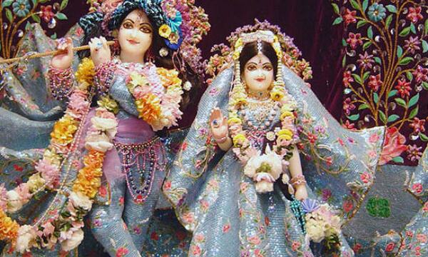 इस जन्माष्टमी मंदिर न जा पाएं तो घर पर ऐसे करें श्रीकृष्ण की पूजा