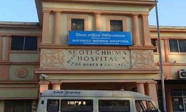 महिला ने शौचालय में दिया बच्चे को जन्म, नवजात की उपचार के दौरान मौत