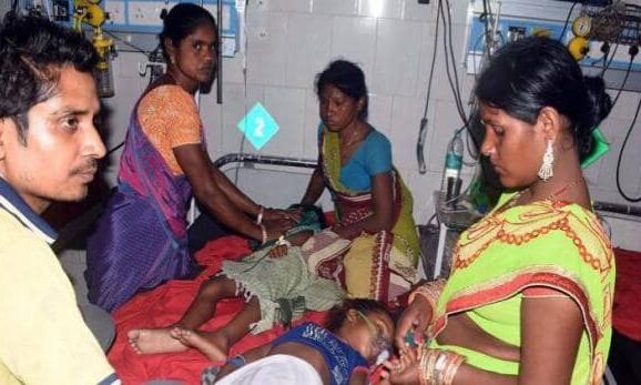 चमकी बुखार से 108 बच्चों की मौत के बाद मुजफ्फरपुर पहुंचे CM, लगे नीतीश गो बैक के नारे