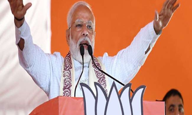 PM मोदी ने लालू परिवार से पूछा, राजनीति में कितनी तनख्वाह मिली,