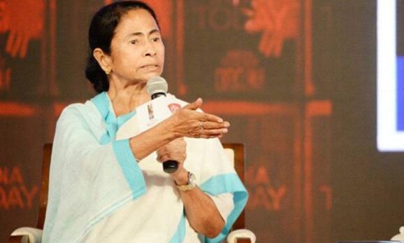 बंगाल में ममता का सॉफ्ट हिंदुत्व कार्ड, अगले महीने ब्राह्मण सम्मेलन को करेंगी संबोधित