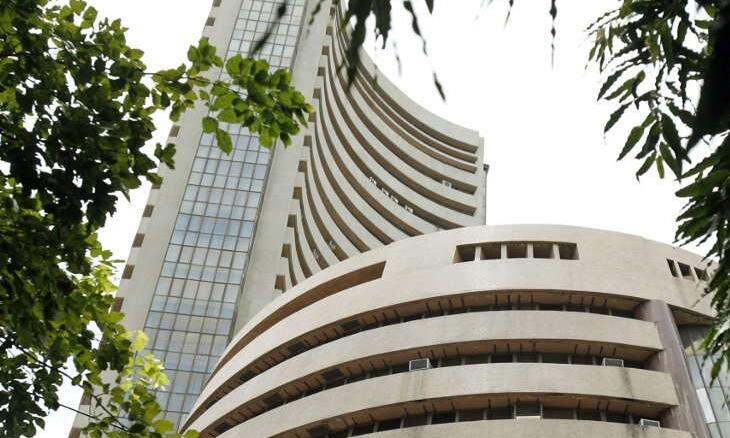 शेयर बाजार भारी गिरावट के साथ बंद, सेंसेक्स 467 अंक गिरकर 38000 के नीचे फिसला
