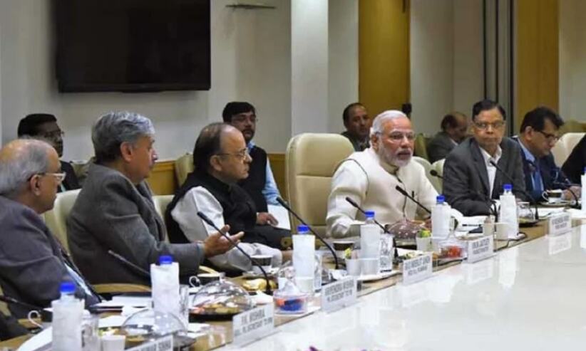 पीएम की आज अर्थशास्त्रियों के साथ बैठक, टैक्स छूट सीमा में हो सकती है बढ़ोतरी