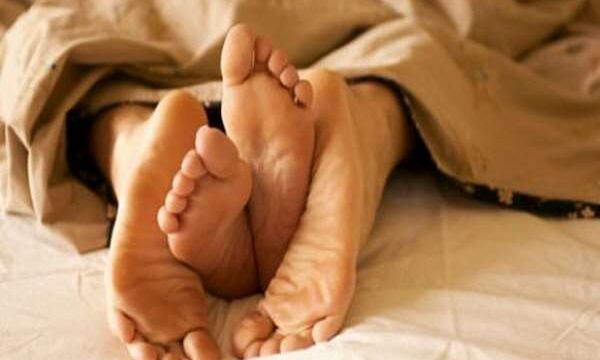 संबंध बनाने के लिए पराये मर्द के पास जाती थी पत्नी,