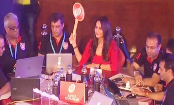 IPL ऑक्शन LIVE: मनीष पांडे को SRH ने 11Cr, क्रिस लिन को KKR ने 9.6Cr में खरीदा