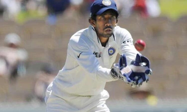 इंग्लैंड के खिलाफ टेस्ट टीम में ऋद्धिमान साहा की जगह ले सकते हैं दिनेश कार्तिक