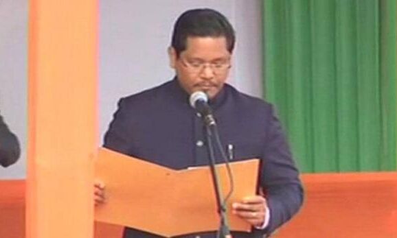 कोनराड संगमा बने मेघालय के मुख्यमंत्री, शपथ ग्रहण में शाह-राजनाथ रहे मौजूद