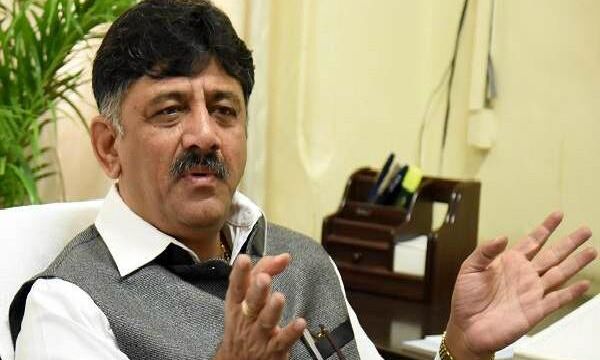 कर्नाटक में दिग्गज कांग्रेसी नेता डी शिवकुमार पर आयकर की गाज गिरी