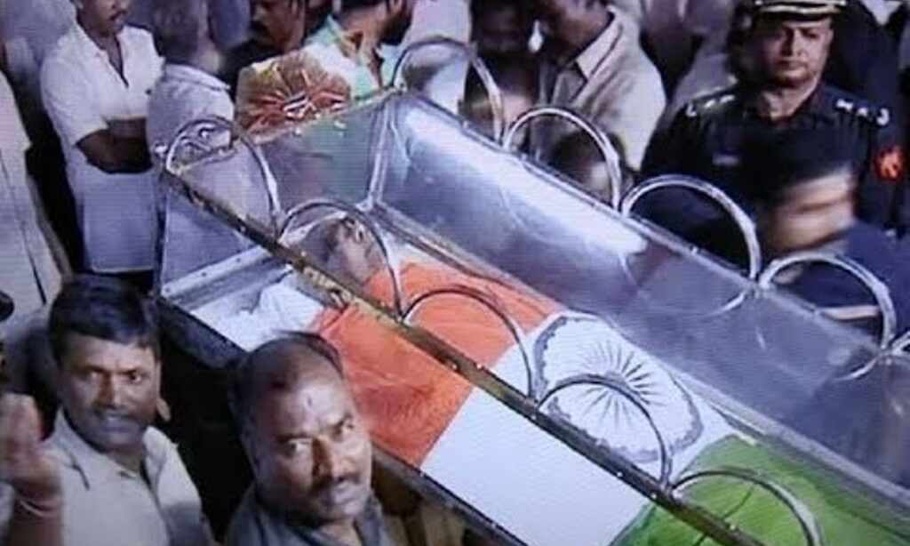 अंतिम यात्रा पर अटल: भाजपा दफ्तर में पार्थिव शरीर, पीएम सहित कई नेताओं ने दी श्रद्धांजलि...