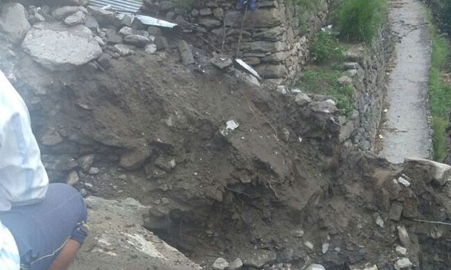 उत्तराखंड के चमोली में फटा बादल, आकाशीय बिजली गिरने से एक की मौत