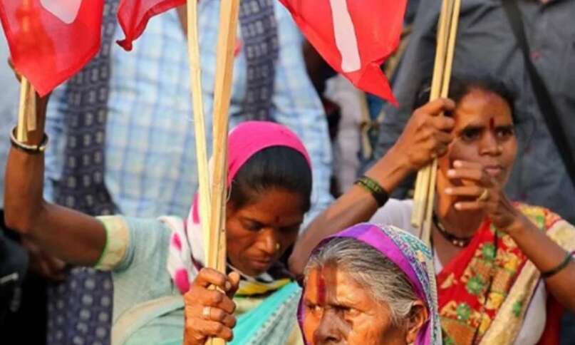 ऋण माफी के लिए ठाणे पहुंचे 20 हजार किसान, सरकार पर बढ़ा दबाव