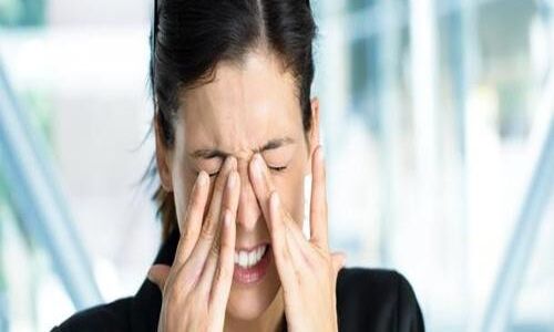 कम्प्यूटर के सामने बैठे-बैठे करें ये छोटी सी एक्सरसाइज, आंखों की जलन हो जाएगी दूर