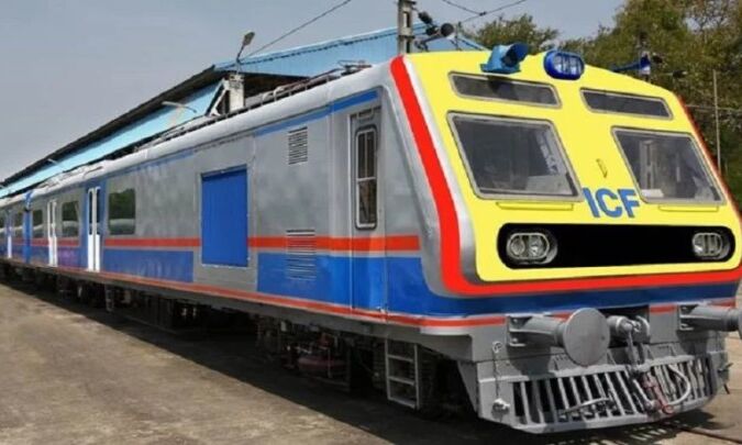 मुंबई वालों को नई सौगात, आज चलेगी पहली एसी उपनगरीय ट्रेन