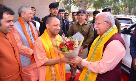 कृष्ण जन्मभूमि पहुंचे योगी, बोले- मैं हिंदू हूं, हर एक व्यक्ति को अपनी आस्था का अधिकार