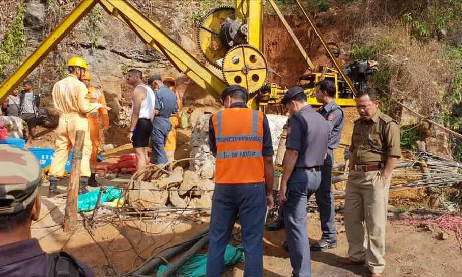 15 दिन से मेघालय की खदान में फंसे 15 मजदूरों को बचाने भुवनेश्‍वर से रवाना हुई NDRF की विशेष टीम...