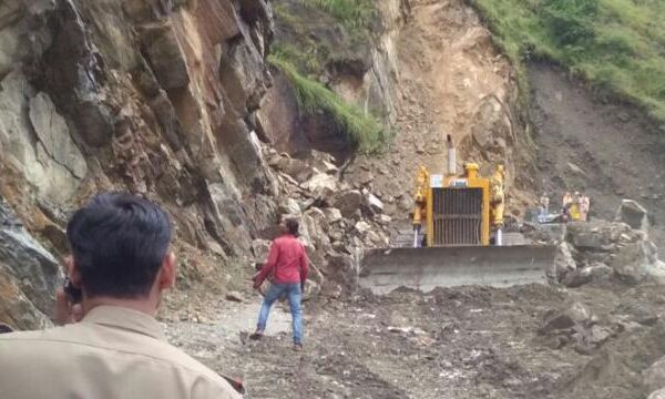 देहरादून में झमाझम बारिश, भारी बारिश से बदरीनाथ हाईवे दो जगह बंद
