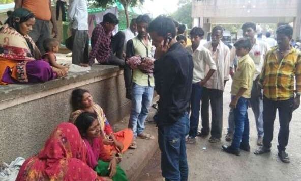 केजीएमयू में लापरवाही से मासूम की मौत, एक ही ऑक्सीजन सिलेंडर से कई बच्चों की नली जोड़ने का आरोप