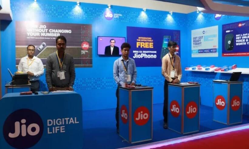 Jio ने फिर बदले कई प्लान्स, अब 149 रुपये में मिलेगा 28GB डाटा