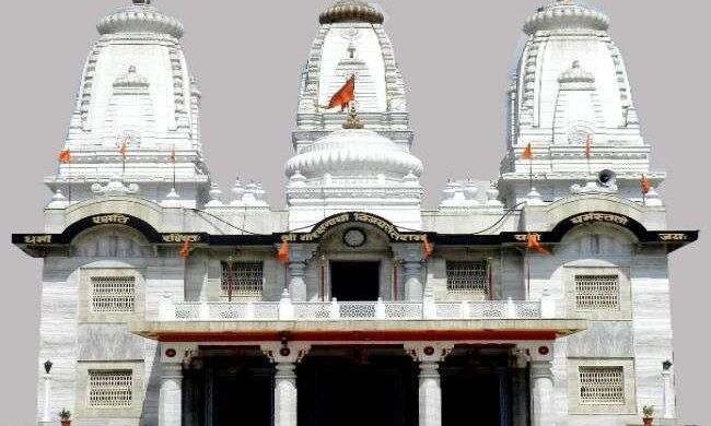 गोरक्षपीठाधीश्वर करते थे दलित सहभोज, मंदिर के प्रधान पुजारी भी हैं दलित