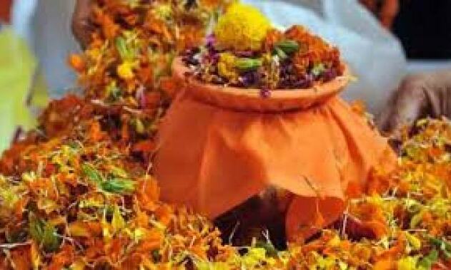 मरे हुए लोगों की अस्थियां खाते है यहाँ के लोग...