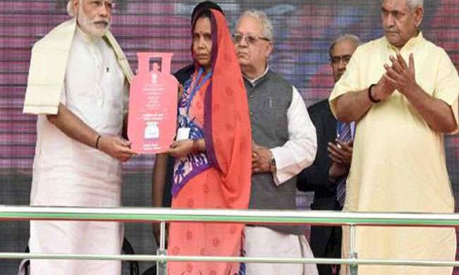 ग्राम स्वराज अभियान के तहत 3387 गांवों में आज मुफ्त मिलेगा गैस कनेक्शन