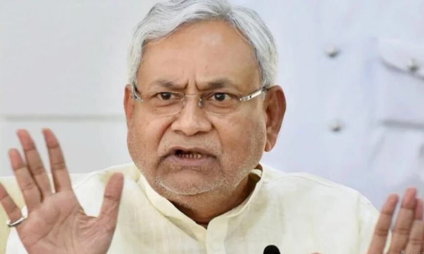 नीतीश कुमार के काफिले पर पथराव करने वाले 28 लोग गिरफ्तार, जल्द होंगी और गिरफ्तारी