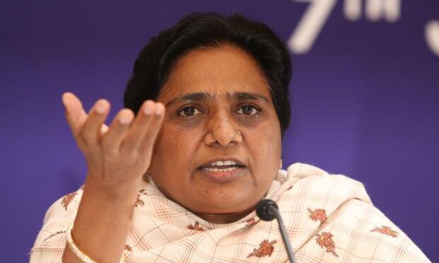 मायावती ने कार्यकर्ताओं को बताया ईवीएम धांधली रोकने का तरीका, बूथ कमेटियां भंग