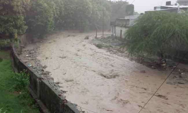 उत्तराखंडः पिथौरागढ़ में बादल फटने से कई गांवों में घुसा पानी, सहमे लोग