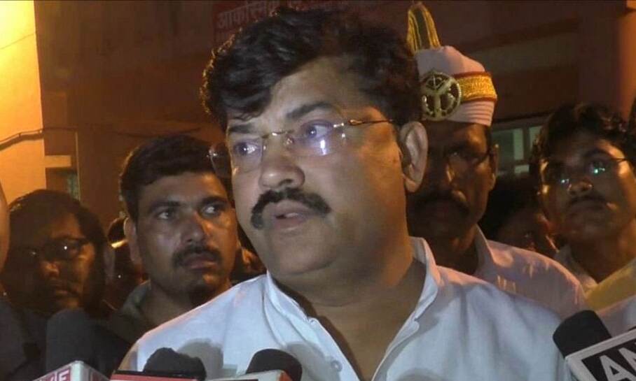 अधिकारीयों को उल्टा लटका दूंगा: बीजेपी मंत्री