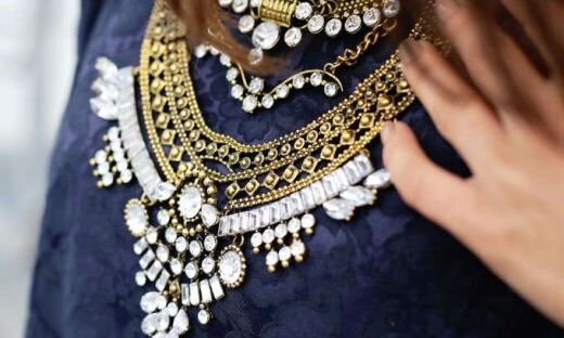 स्टाइलिश लुक पाने के लिए बेस्ट है पर्ल ज्वेलरी