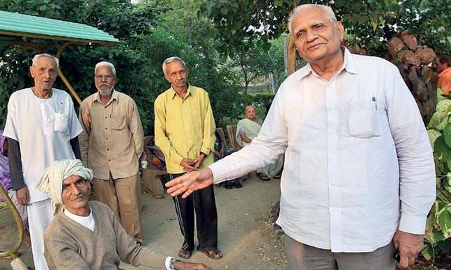 कोई भरता है पेट्रोल, कोई बेचता है पतंग और है कोई कबाड़ी ये है आपके PM मोदी का परिवार !!