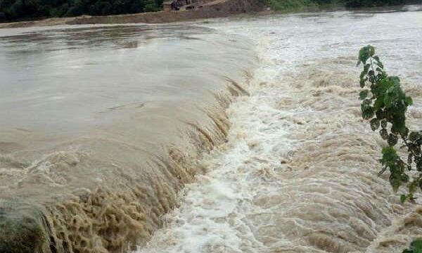 राप्ती नदी खतरे के निशान से ऊपर, संपर्क मार्ग कटा आवागमन ठप