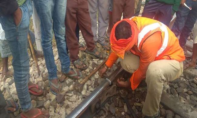 जौनपुर में पलटने से बची देहरादून-हावड़ा एक्सप्रेस, टूटी मिली पटरी