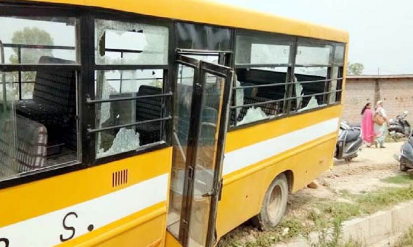 स्कूली बच्चों को लेकर पिकनिक पर निकली बस पलटी, 15 बच्चे घायल