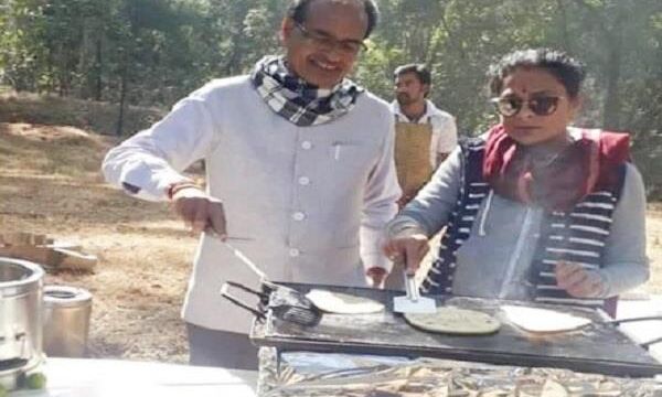 छुट्टी के दौरान सीएम शिवराज ने सेंके पराठे