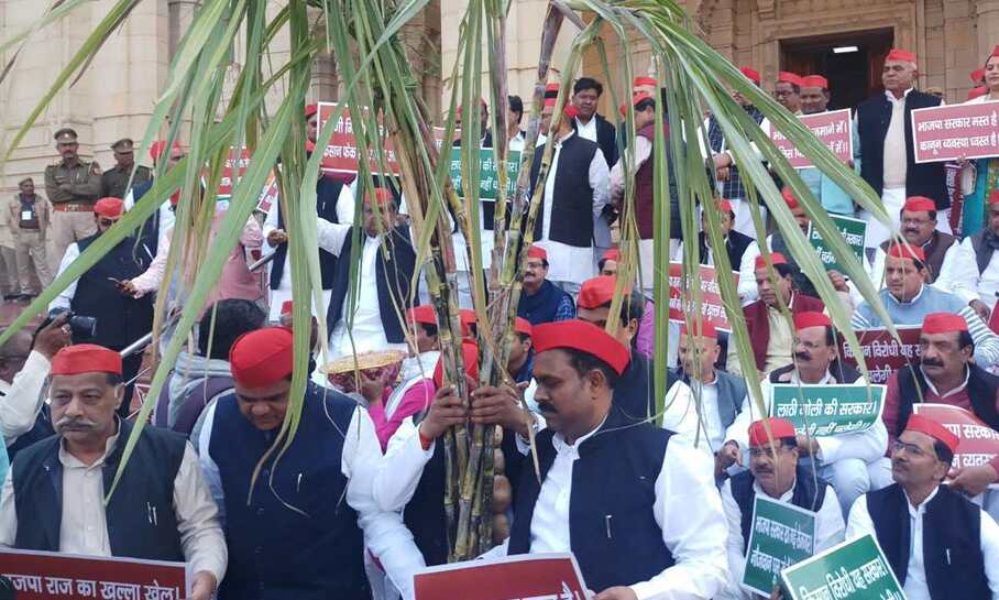 UP विधानसभा सत्र के शुरू होने से पहले किसानों के मुद्दे पर SP की ललकार