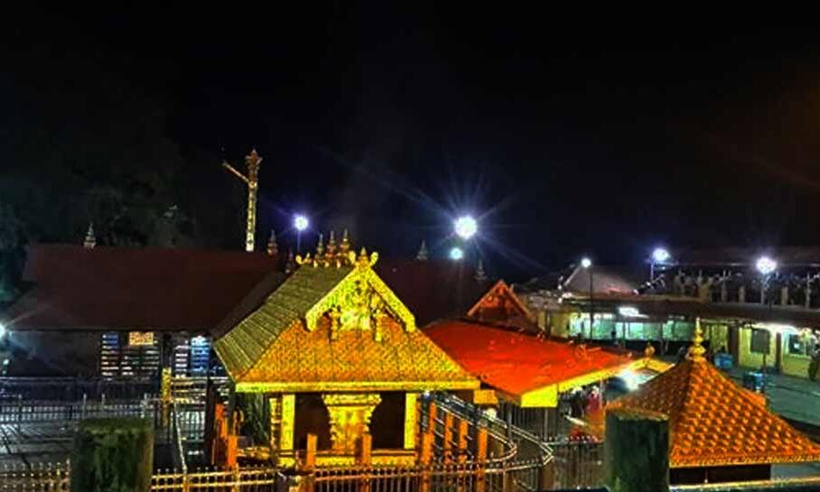 सबरीमाला मंदिर में सभी महिलाओं को प्रवेश मिलेगा | SC ने कहा- मंदिर के रिवाज हिंदू महिलाओं के खिलाफ