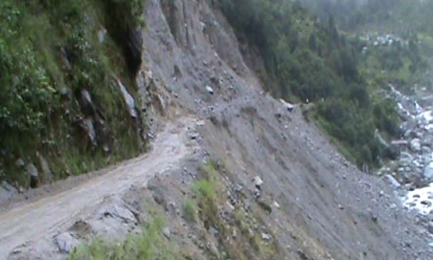 उत्तराखंड: बारिश में हाईवे बहने से रुकी बदरीनाथ यात्रा, 48 घंटे भारी बारिश का अलर्ट